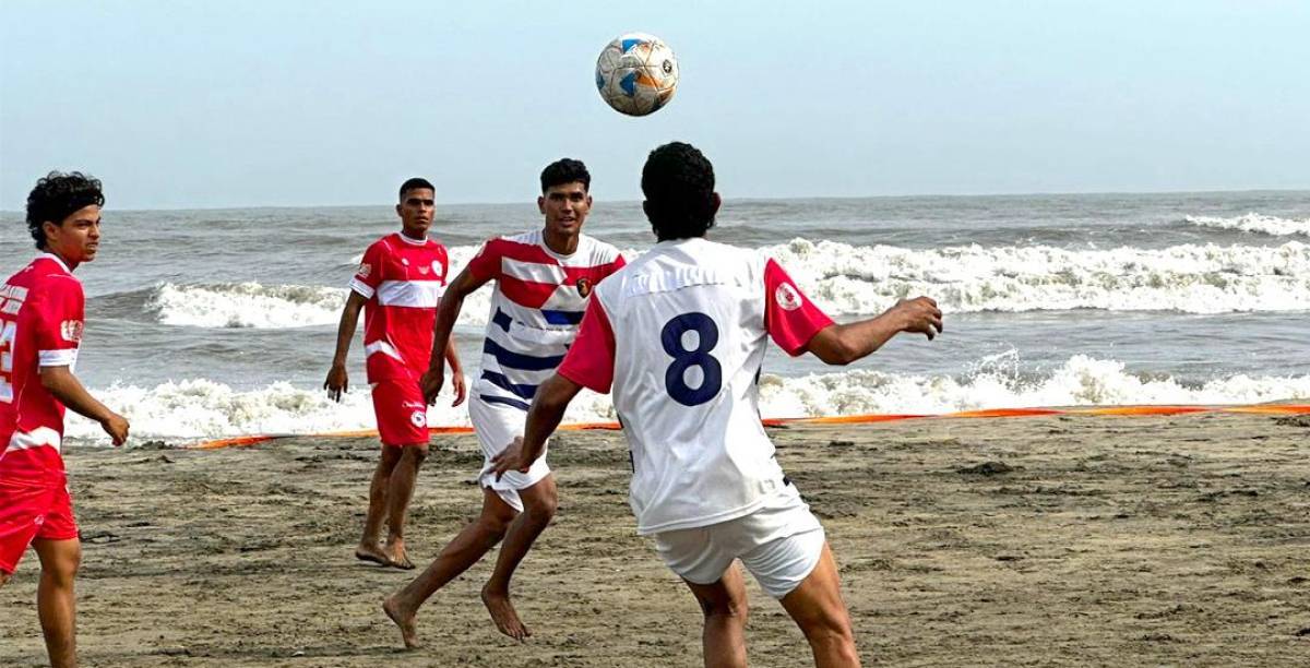 El fútbol playa se toma balneario de Puerto Colombia